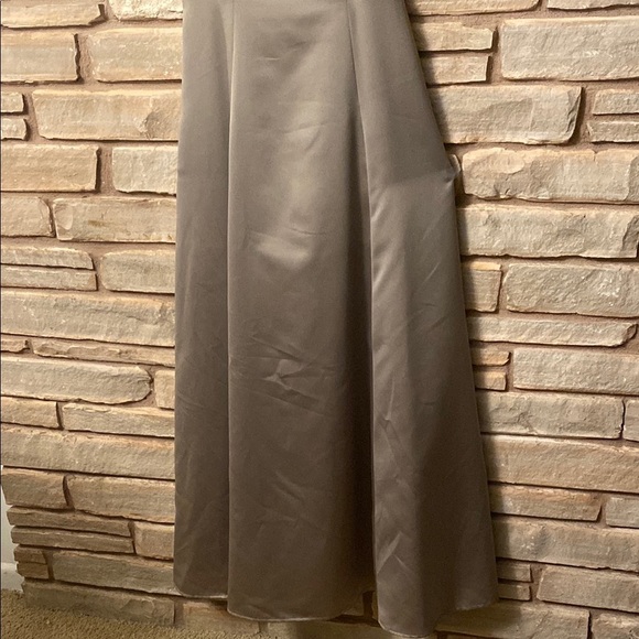 ABS Evening by Allen Schwartz Elegant Olive Green Satin Maxi Dress Size 6 - Picture 5 of 12